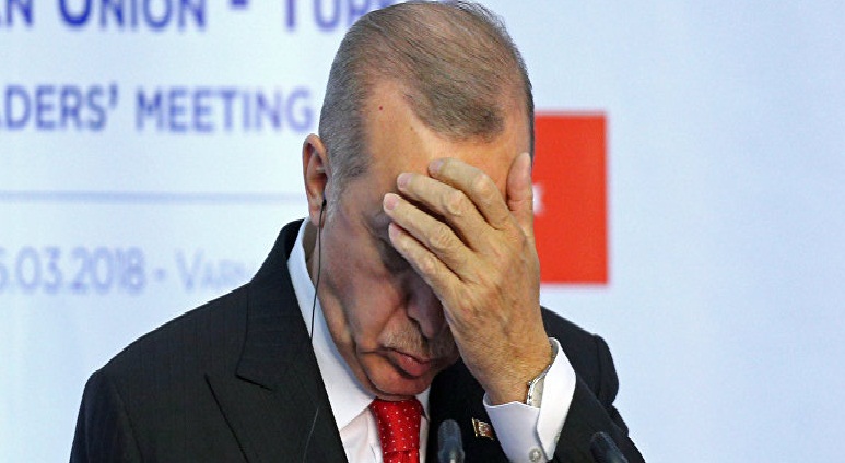VÎDYO/ Prompter xerab bû, Erdoğanî nedikarî biaxive