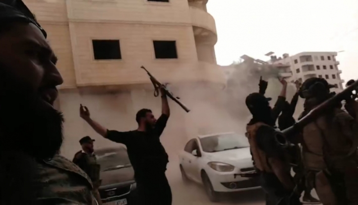 Şer û pevçûnên li bajarokê Eşrefîyet Sehnaye ya nêzîk Şamê de 13 kes hatin kuştin