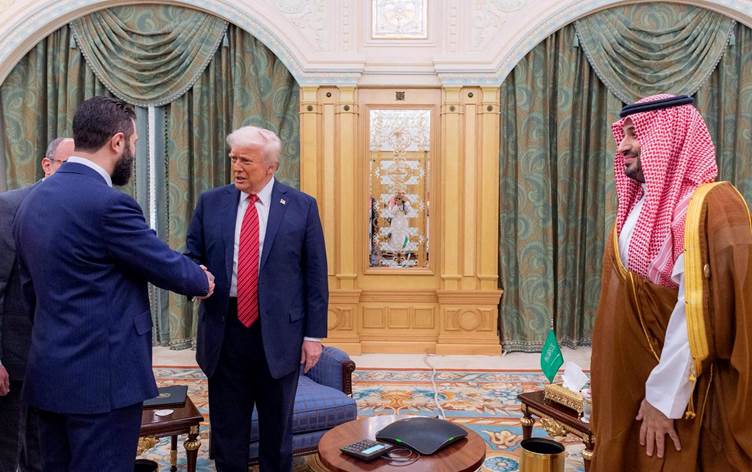 Trump ji Şer xwest berpirsiyariya girtîgehên ku DAIŞî di wan de ne ji HSDyê wergire