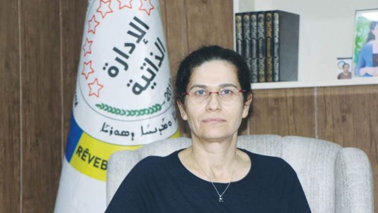 Îlham Ehmed: Rijdbûna Şamê li ser desthilatdariya navendî Sûriyeyê ber bi şerekî navxweyî ve dibe