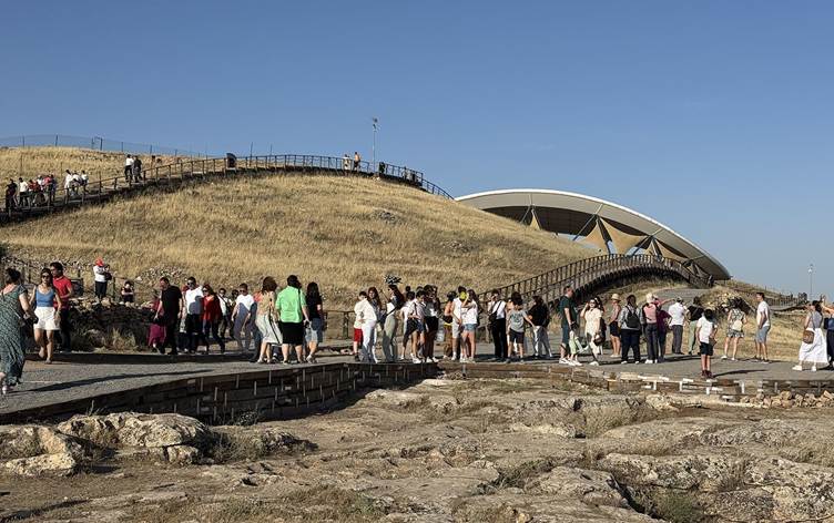 Îsal zêdetirî 300 hezar kesî Girê Mirazan ziyaret kiriye