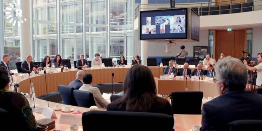 Parlamenterên Kurd li Bundestagê bûn yek: 'Em dengê Kurdistanê ne'