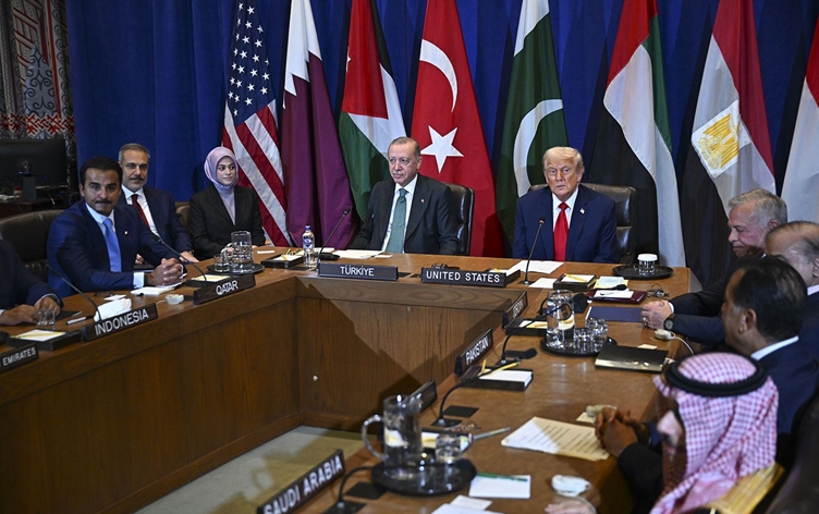 Trump bi serokên welatên Misilmanan re civiya, mijar Xeze bû