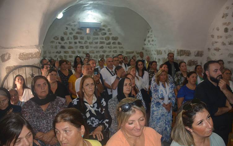 Asûriyên ku li Fransayê dijîn gundê xwe yê li Şirnexê ziyaret kir