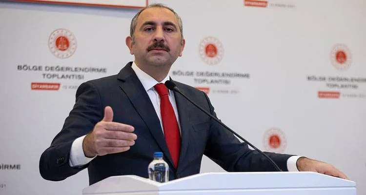 Zimanê Kurdî yek ji zimanên herî kevnar ên van axan e..