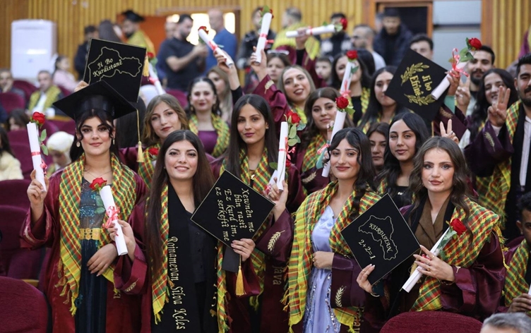 Ji Zanîngeha Rojava 211 xwendekar der çûn