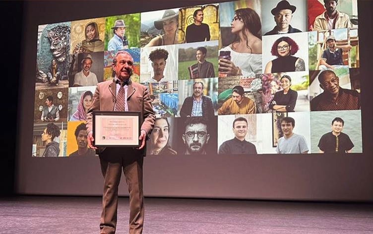 Xidir Ebdulkerîm Xelata Navneteweyî ya Hunermendên Kêmîneyan stand