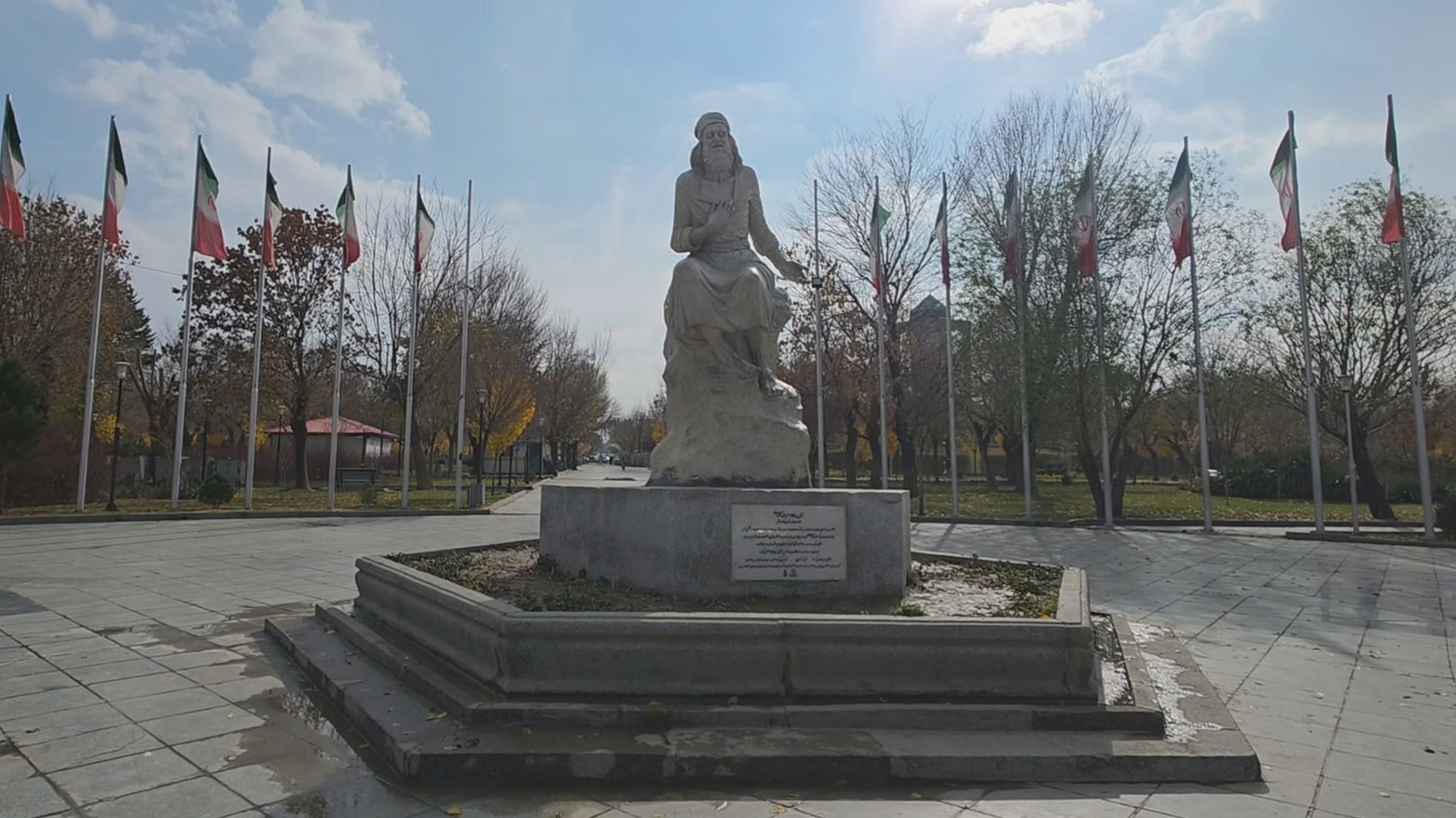 Pêşengê Helbesta Kurdî: Baba Tahirê Hemedanî û çarîneyên wî