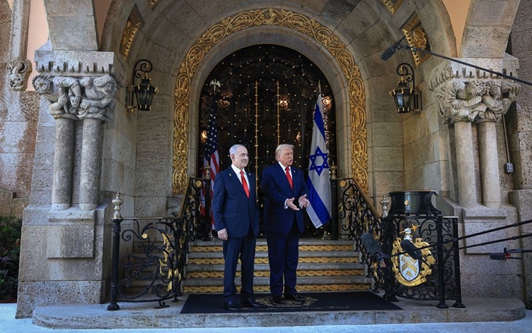 Trump gef li Îranê xwar