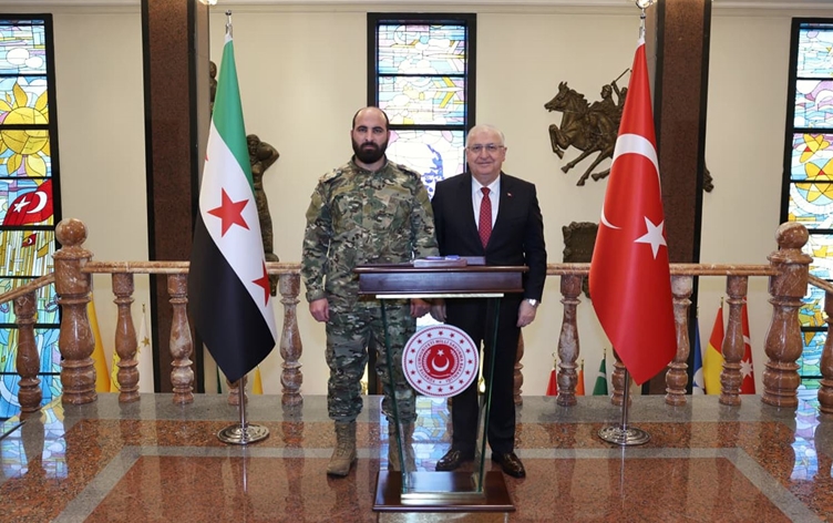 Wezîrê Parastinê yê Tirkiyeyê û Serokerkanê Sûriyeyê civiyan