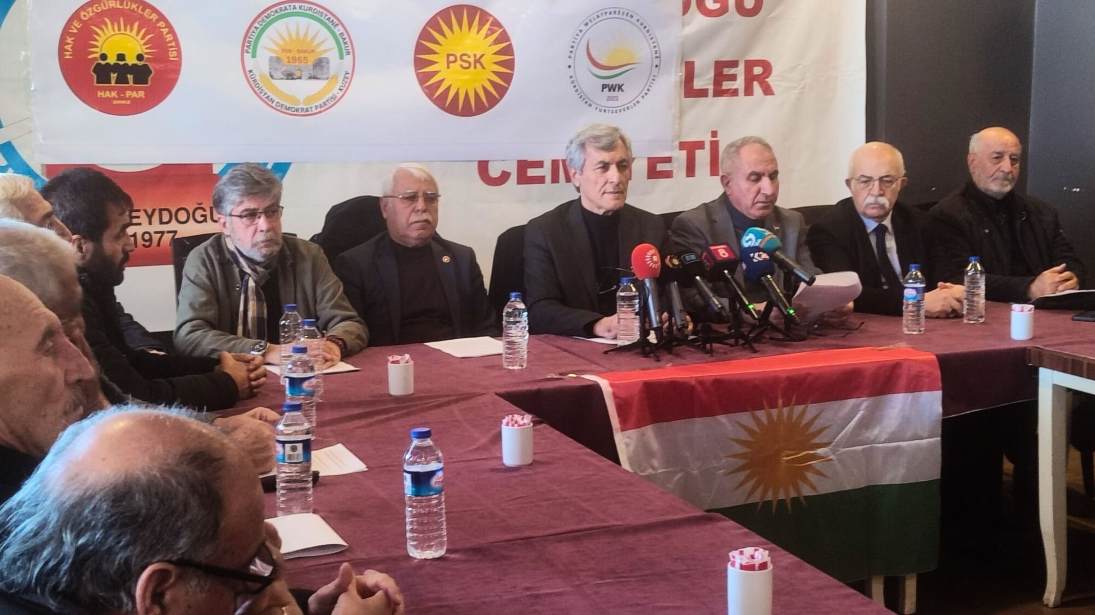 HAK-PAR, PDK-BAKUR, PSK, PWK: Em êrîşên li ser taxên kurdan ên li Helebê şermezar dikin