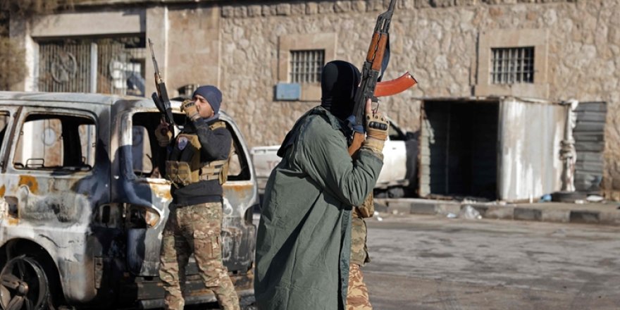 Rêveberiya Xweser: Bi hezaran çekdarên DAIŞî tevlî êrişa li Helebê bûn