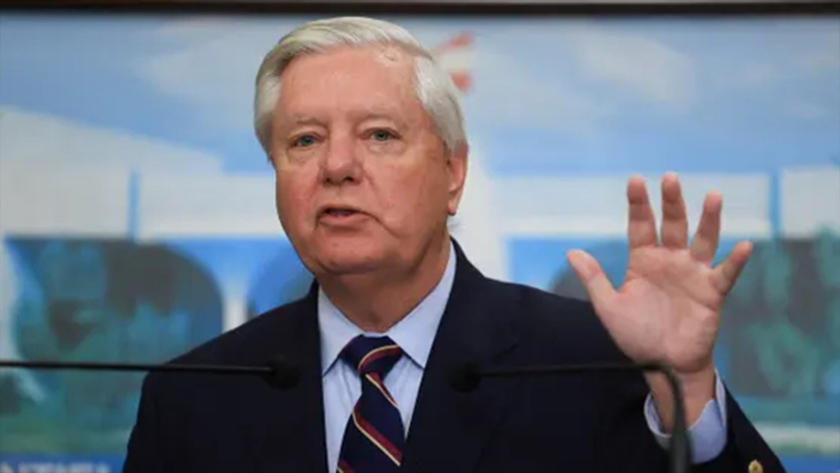 Lîndsî Giraham ragihandiye ku li benda Amerîkayê bin ku dê çawa deyna parastina cîhanê bide Kurdan