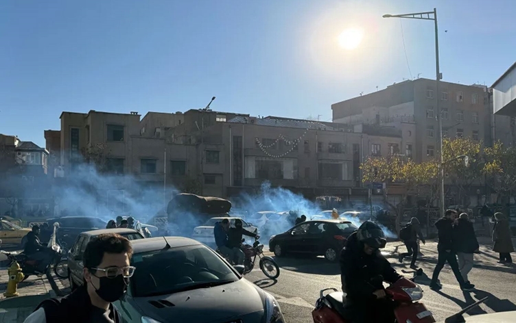 HRANA: Li Îranê 6126 kes hatin kuştin, keştiya Amerîkayê gihişt herêmê