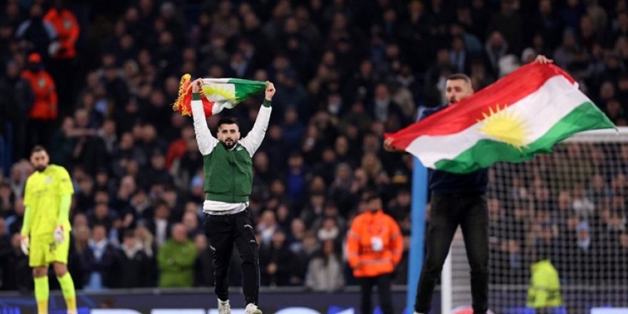 Di maça Manchester City û Galatasarayê de Alaya Kurdistanê hat bilindkirin