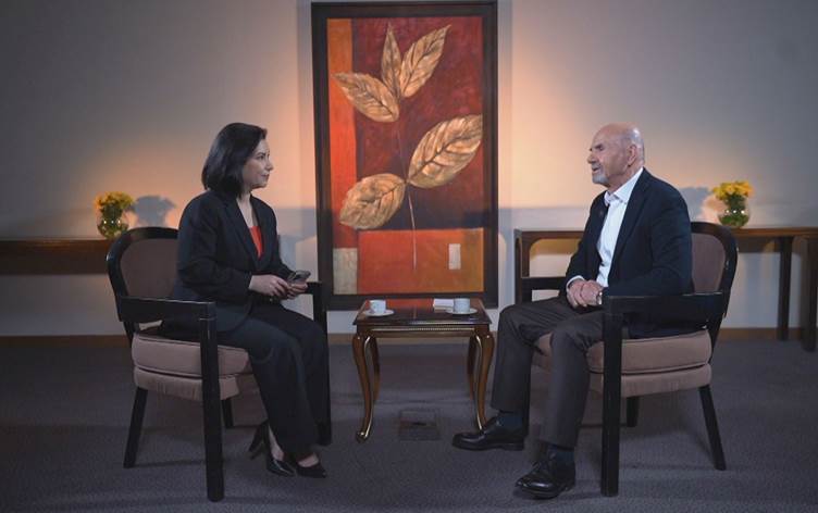 Berken Bereh: Me bi helbesta Kurdî rûmeta mirovahiyê parast