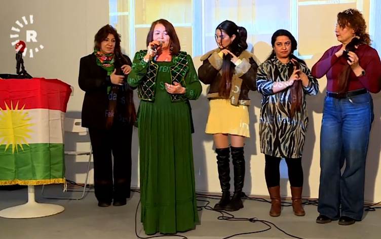 BONN - Jinên Kurd bi hunera xwe dibin şûrkêşên doza gelê xwe