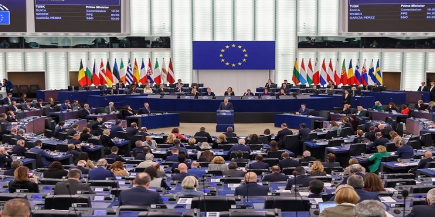 Parlamentoya Ewropayê êrişên li Rojavayê Kurdistanê gotûbêj kirin