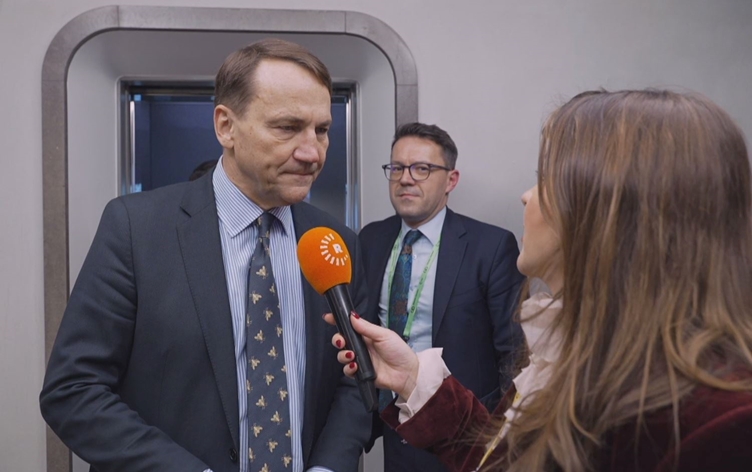 Radoslaw Sikorski: Alîkarê min ji bo bihêzkirina pêwendiyên aborî diçe Kurdistanê