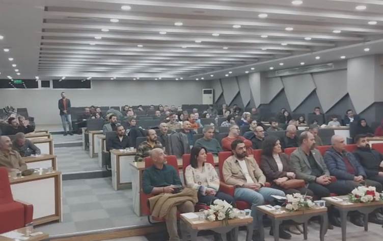 Li Wanê panela 'Ziman û Netewe'yê: 'Divê Kurd malên xwe bikin fêrgeh'