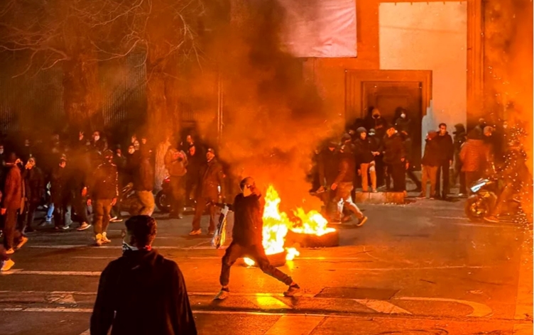 HRANA: Di xwenîşandanan de zêdetirî 7 hezar kesan hatine kuştin