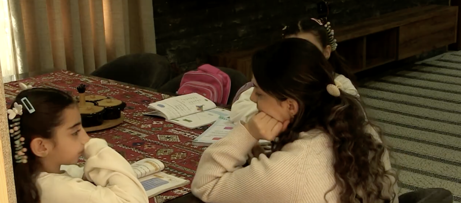 Li Rojavayê Kurdistanê tevî şer û koçberiyê xwendina bi Kurdî didome