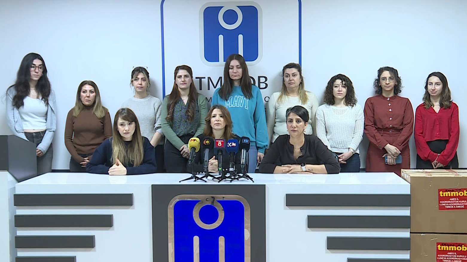 Saziyên sivîl yên jinan alîkariyê bo jinên Rojavayê Kurdistanê dişînin