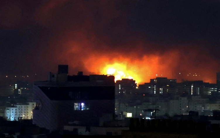 Li Tehranê şerê çekdarî û êrişên bi dronan diqewimin