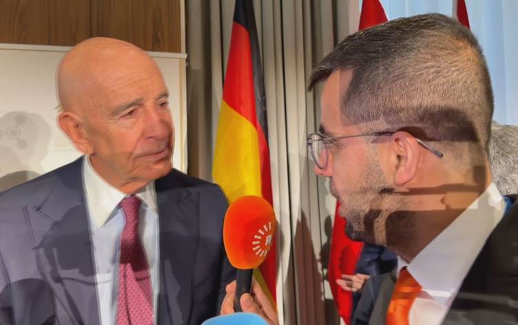 Tom Barrack: Trump pêbendiya xwe ya ji bo parastina Kurdan ducare kiriye