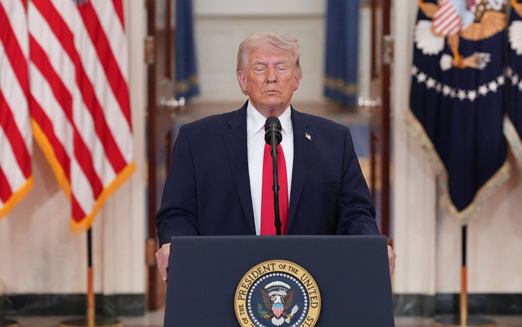 Trump: Me bi rêya Kurdan ji xwenîşanderên Îranê re çek şandin