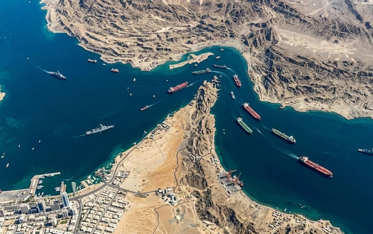 Trafîka li Tengava Hurmizê zindî dibe: 3 tankerên qerase derbas bûn