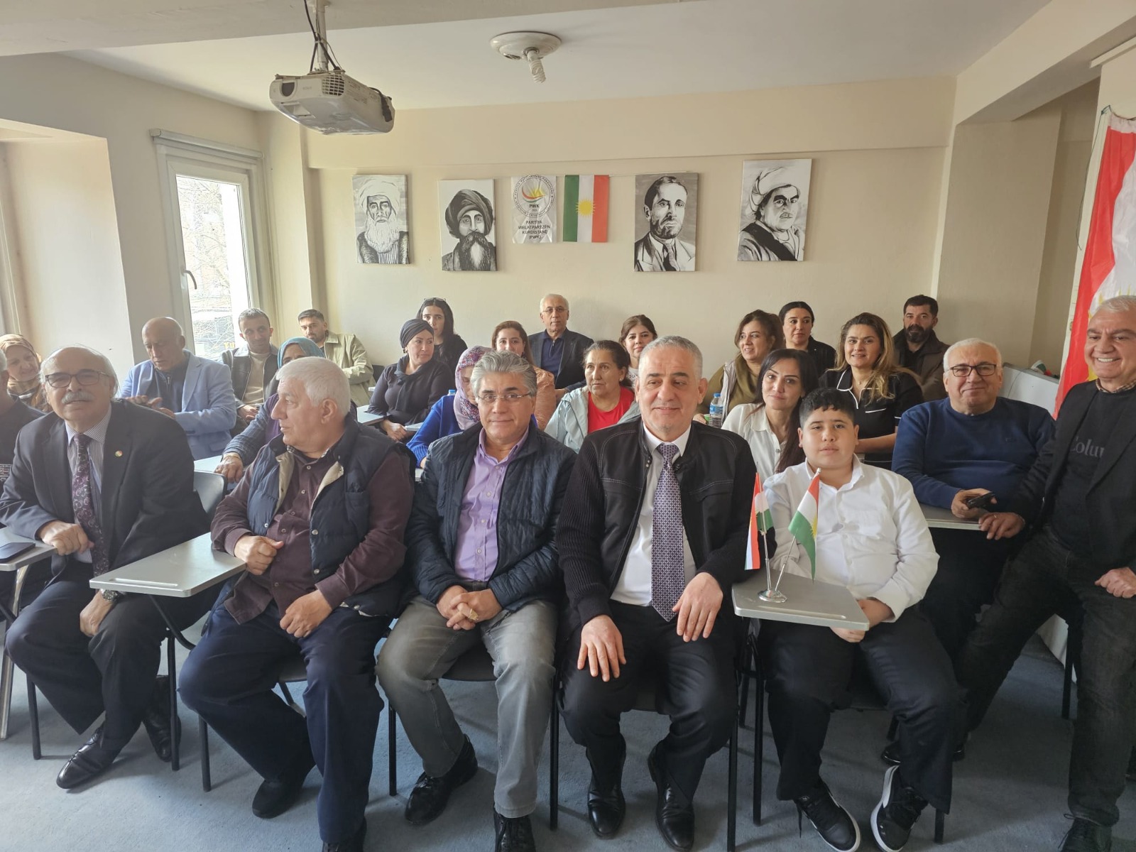 Malbatên kurdan li Nûneratîya Stenbolê ya PWKyê hatin cem hev