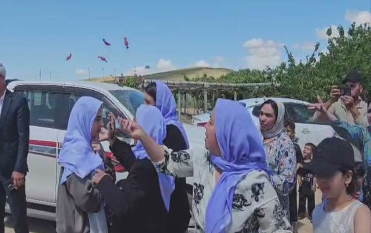 Dema 7 salî bû ket destê DAIŞê û niha vegeriya warê bav û kalên xwe