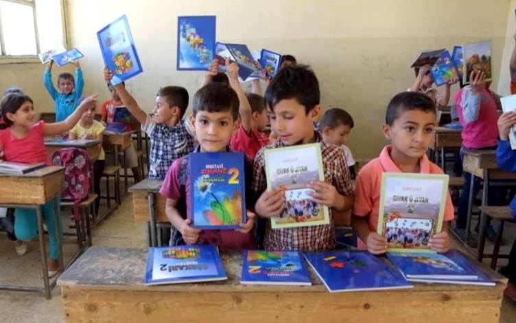 Li Sûriyeyê gavên nû: 'Bernameya xwendinê li Kurdî tê wergerandin'