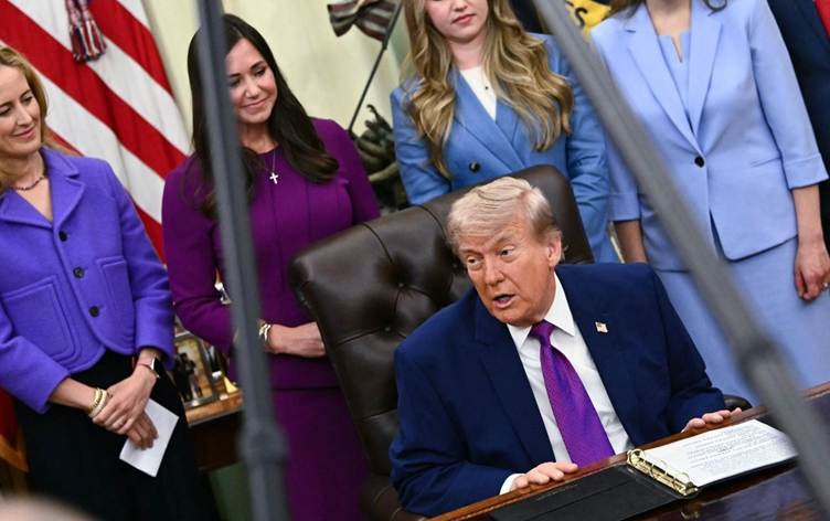 Trump: Ez ji Kurdan bêhêvî me