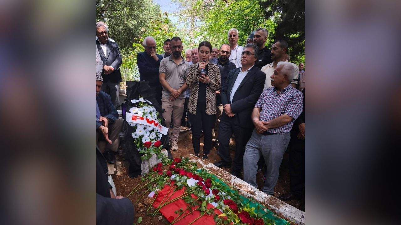 Axaftina keça Eyup Alacabey, Nûjîn xanê, ya li ser gora bavê xwe