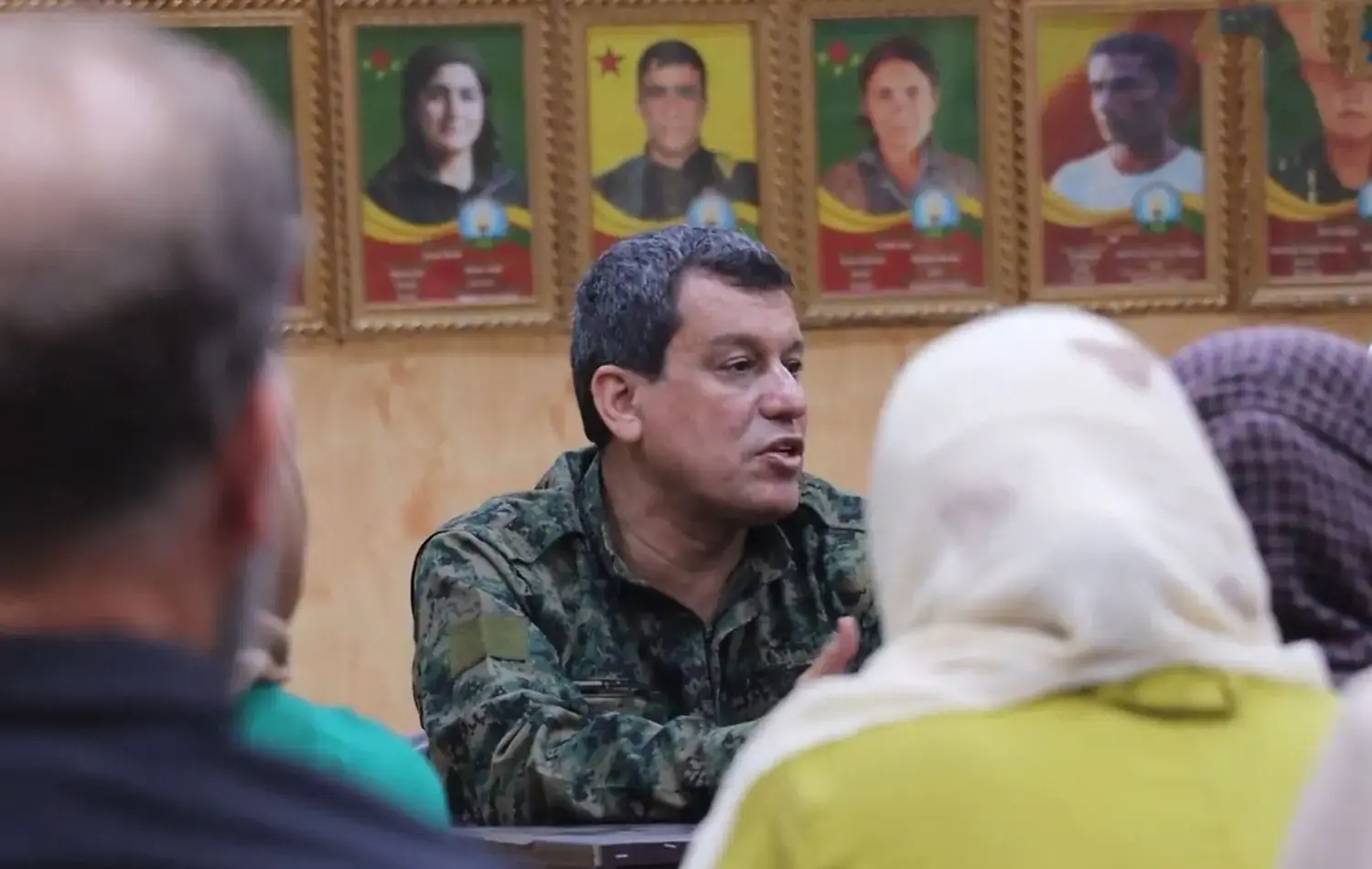 Mezlûm Ebdî li Kobaniyê bi malbatên dîlan re civiya