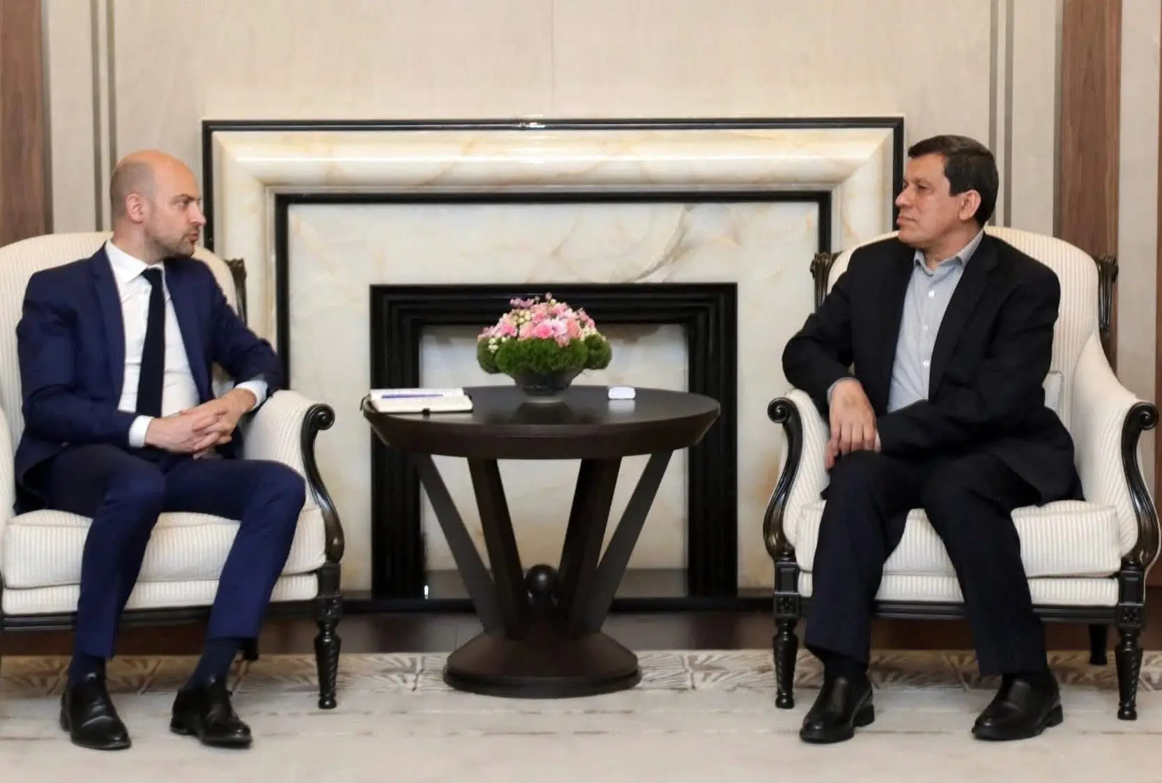 Mezlûm Ebdî û Jean-Noel Barrot li Parîsê civiyan
