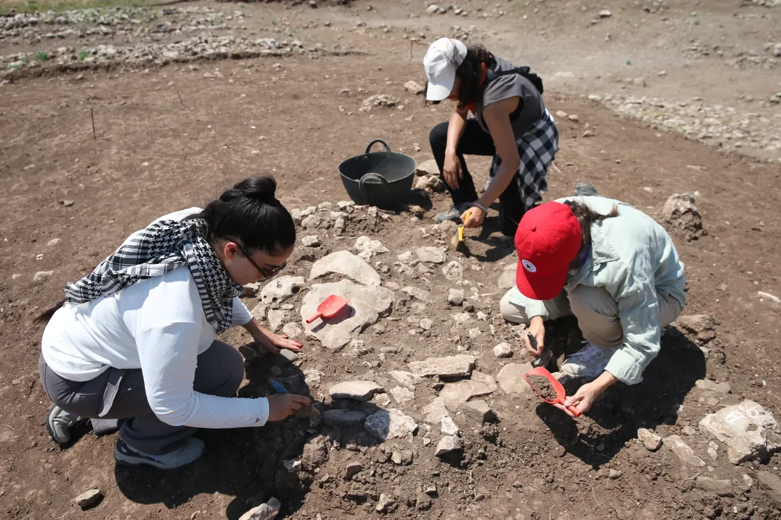 Diyarbakır’da 12 bin yıllık tarihe kazma vuruldu