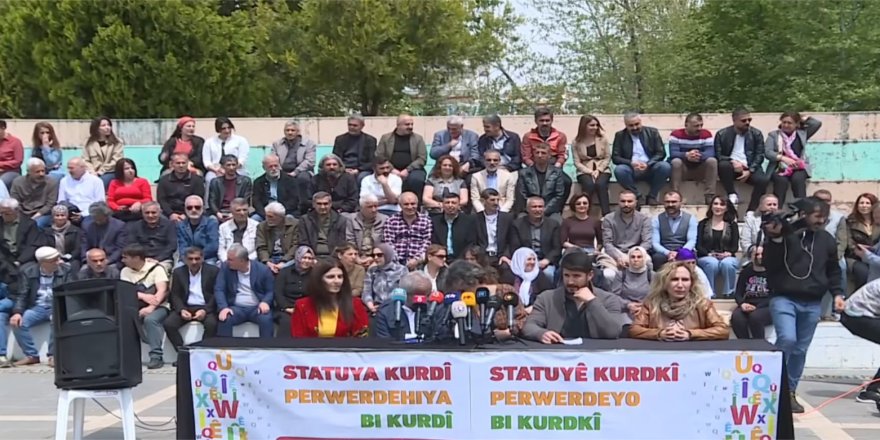 Li Stenbolê hezar xwendekar ji dersa Kurdiyê hatin bêparkirin