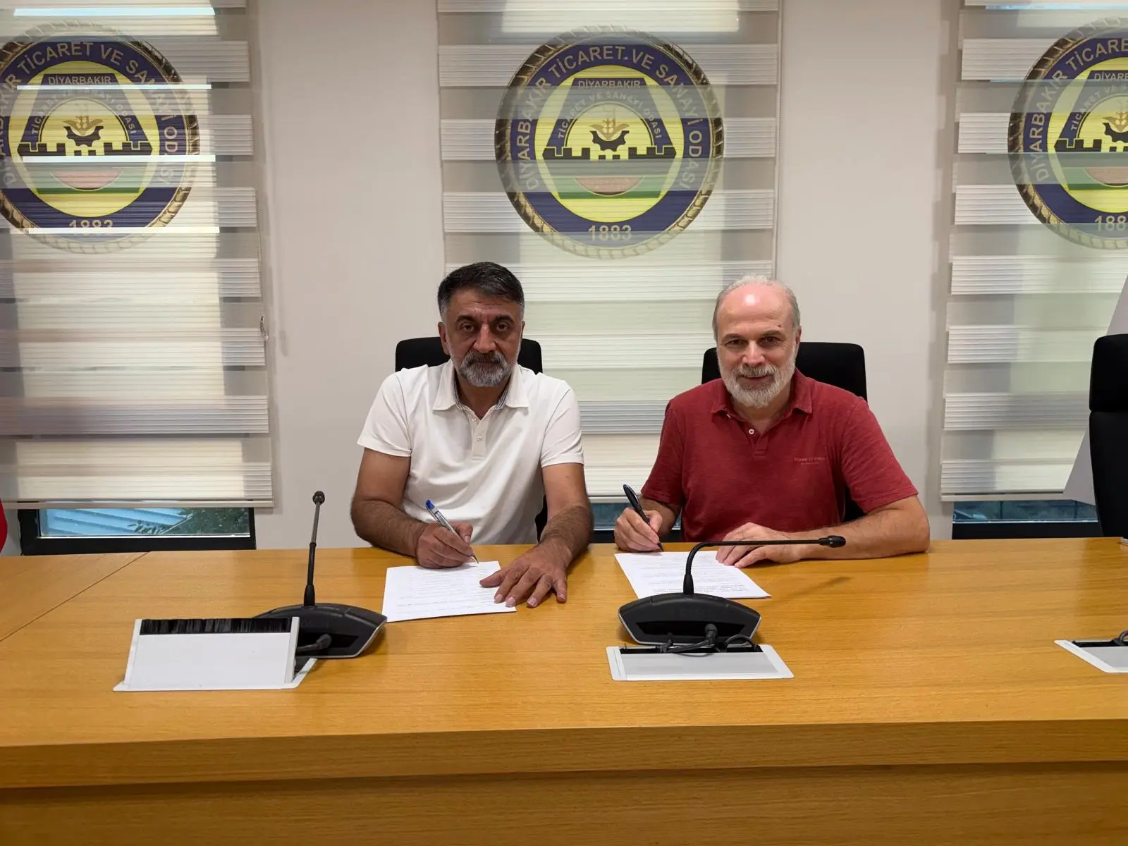 Jûra Bazirganiyê ya Amedê û Weqfa Mezopotamyayê ferhenga aborî ya Kurdî amade dikin