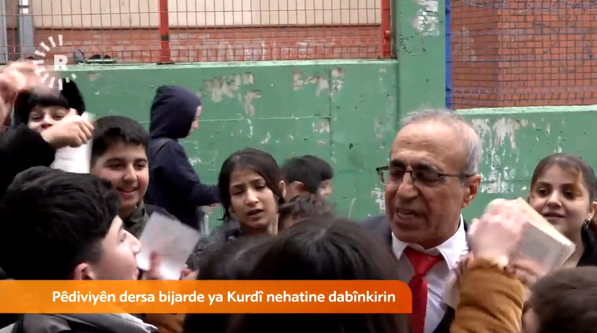 Mehek derbas bû lê hîn jî materyal neçûne ji xwendekarên dersên Kurdî re
