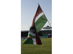 Êrîşa nîjadperest li dijî Amedspor hate kirin -VÎDYO-