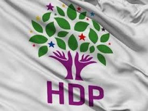 Parlamenterên HDPê li meclîsê dikevin girêva birçîbûnê