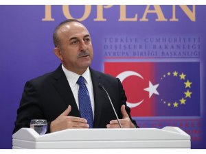 Çavuşoglu: Perwerdekirina YPGê xiyanet e