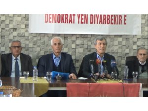 Namzetên Serbixwe yên Amedê yên Tifaqa Welatperwer û Demokrat digel rojnamevanan civiya