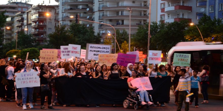 Saziyên jinan ên Amedê: Divê pêş li kuştina jinan were girtin!