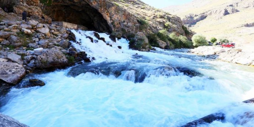 Sirûşa helbest û qesîdeyên Feqî: Ava Miksê