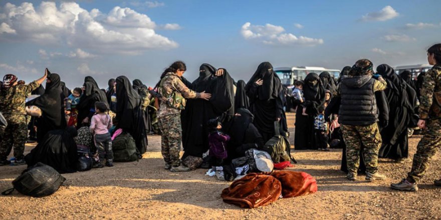 125 jin û zarokên DAIŞê ji kampa Holê hatin berdan