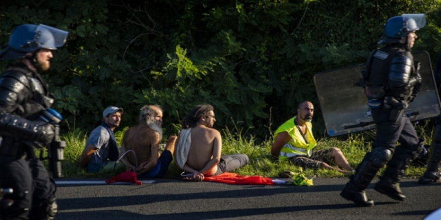 Beriya Lûtkeya G-7ê alozî derketin